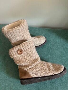Cozy Cream Sherpa Lined MukLuks Knit Boots - Size 8